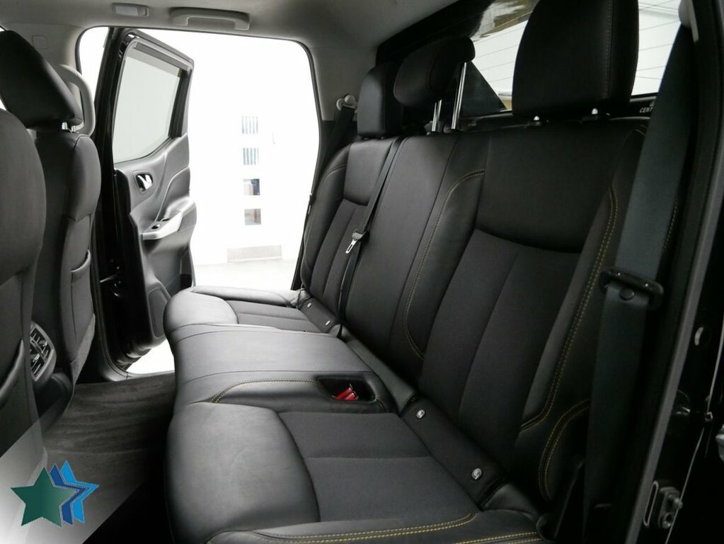 Nissan Navara 2.3L Dci N-guard Pickup Double Cab Black #5
