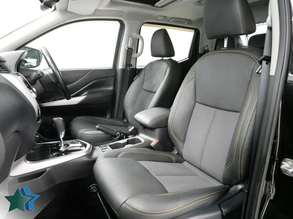 Nissan Navara 2.3L Dci N-guard Pickup Double Cab Black #4