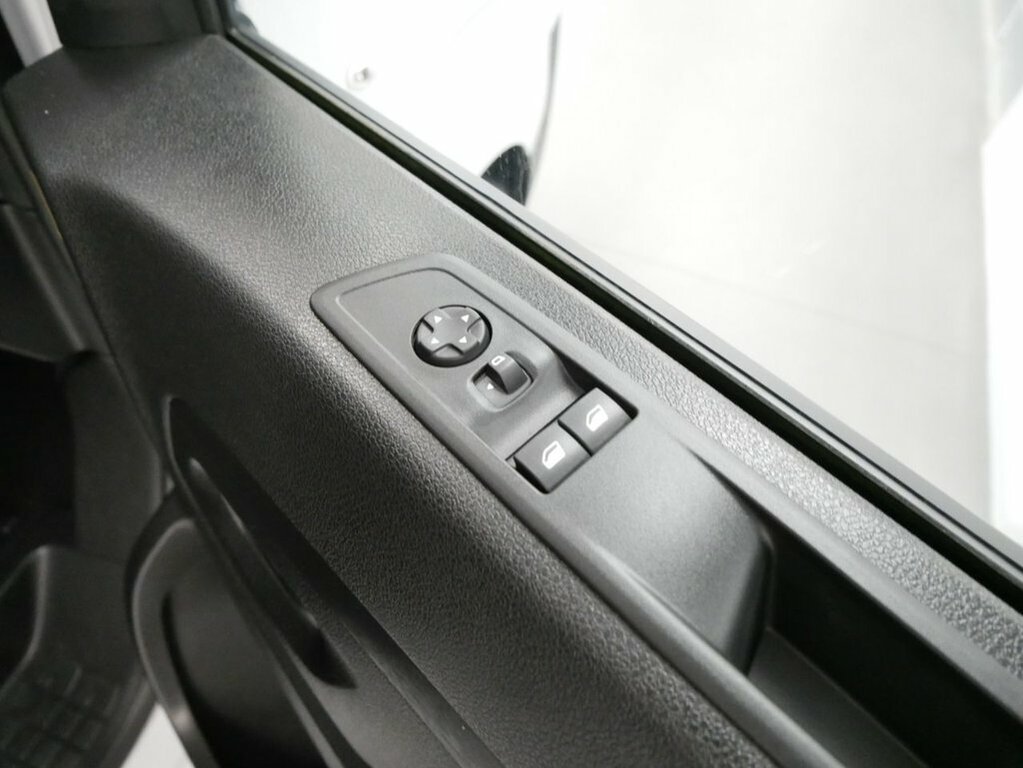 Peugeot E-Expert E 1000 50Kwh Professional Compact Panel Van 6Dr El  #18