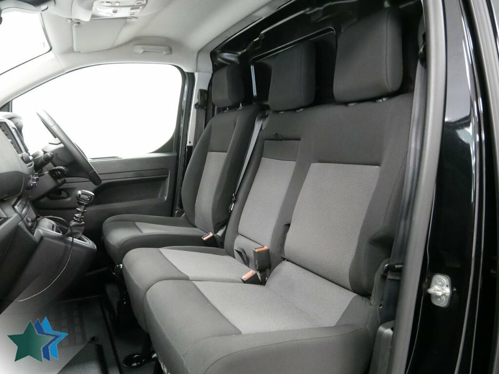 Vauxhall Vivaro 1.5L Turbo D 2700 Pro Panel Van 6Dr Black #3