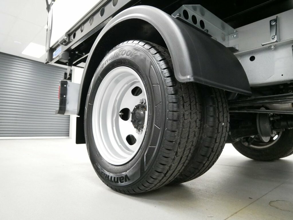 Maxus Deliver 9 Diesel White #5