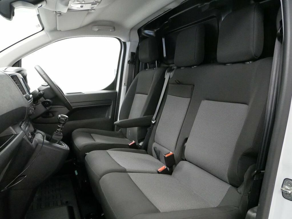Vauxhall Vivaro 1.5L Turbo D 2900 Pro Panel Van 6Dr White #4