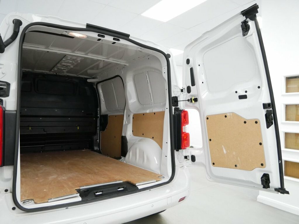 Vauxhall Vivaro 1.5 Turbo D 120 Prime H1 Van White #26
