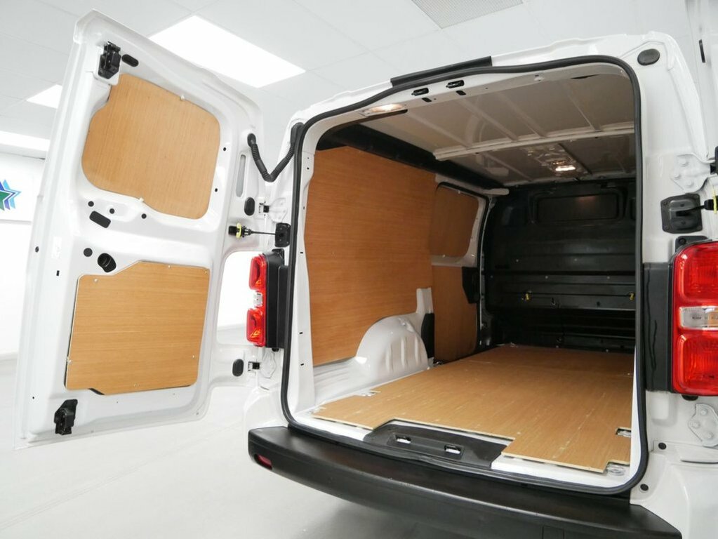 Vauxhall Vivaro Dynamic White #27