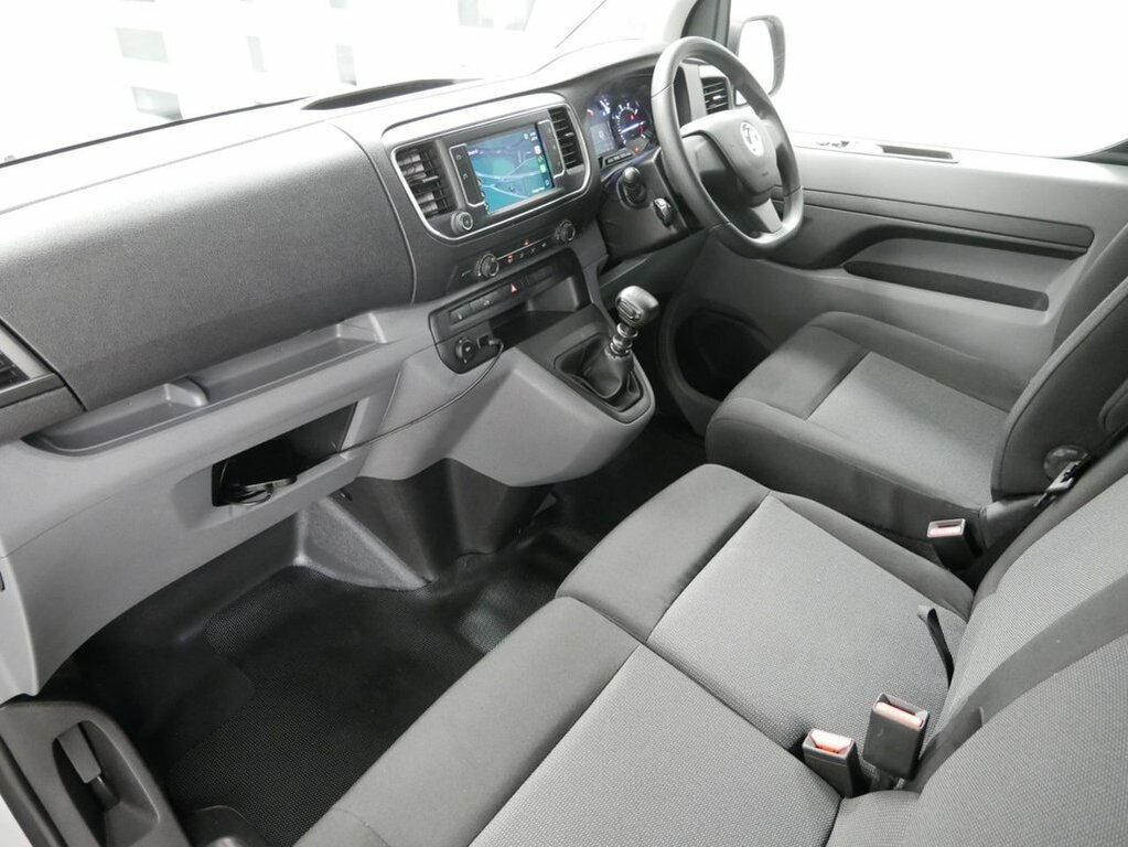 Vauxhall Vivaro Dynamic White #21
