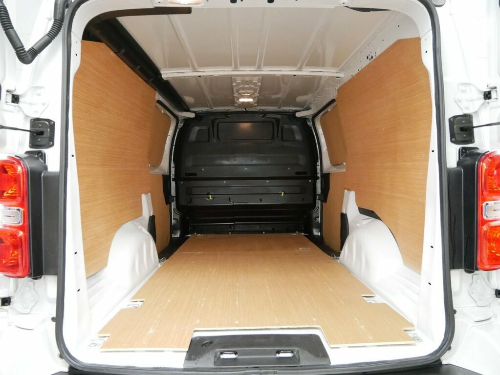 Vauxhall Vivaro Dynamic White #29