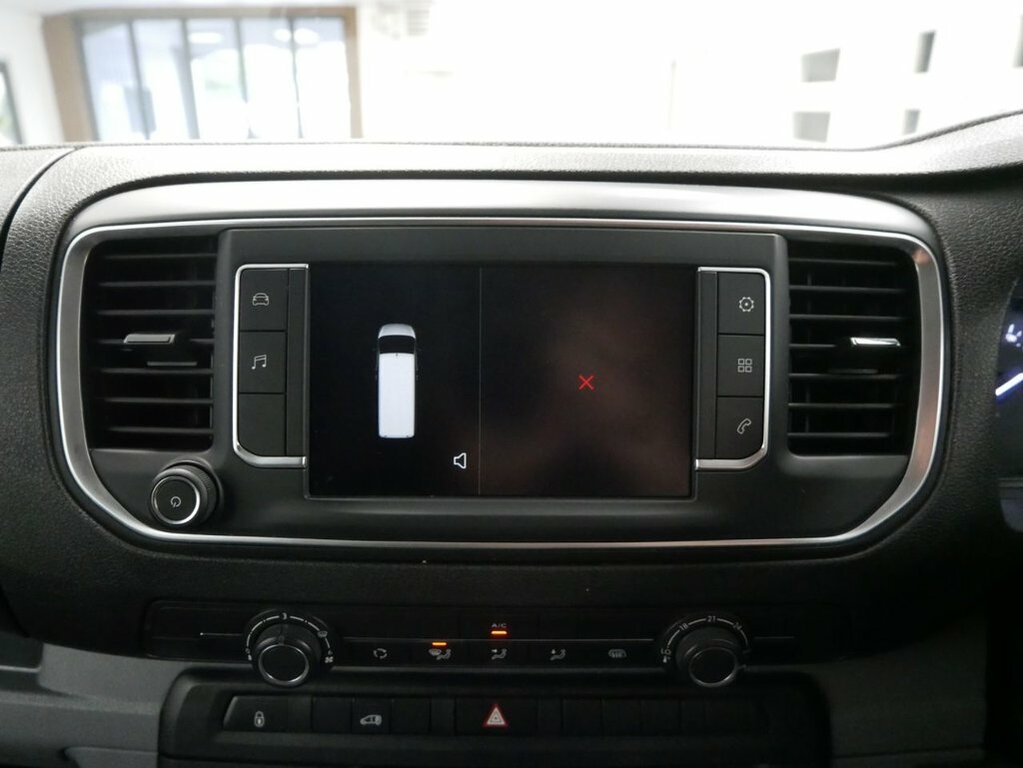 Vauxhall Vivaro Dynamic White #18