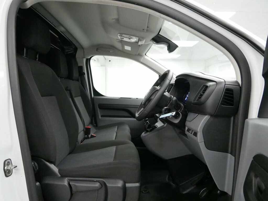 Vauxhall Vivaro Dynamic White #15