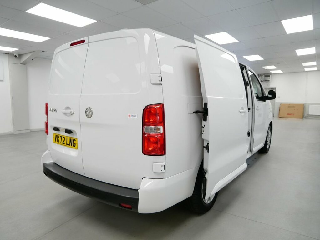 Vauxhall Vivaro Dynamic White #24