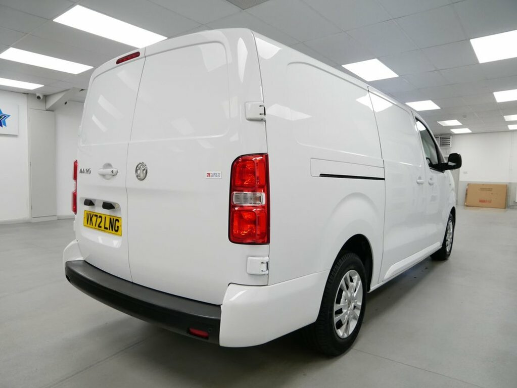Vauxhall Vivaro Dynamic White #11