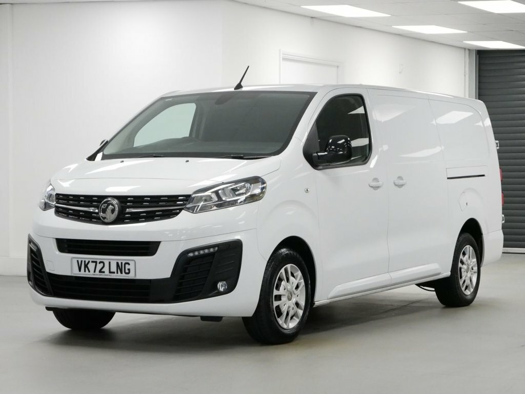 Vauxhall Vivaro 1.5L Turbo D 2900 Sportive Panel Van 6Dr Ma White