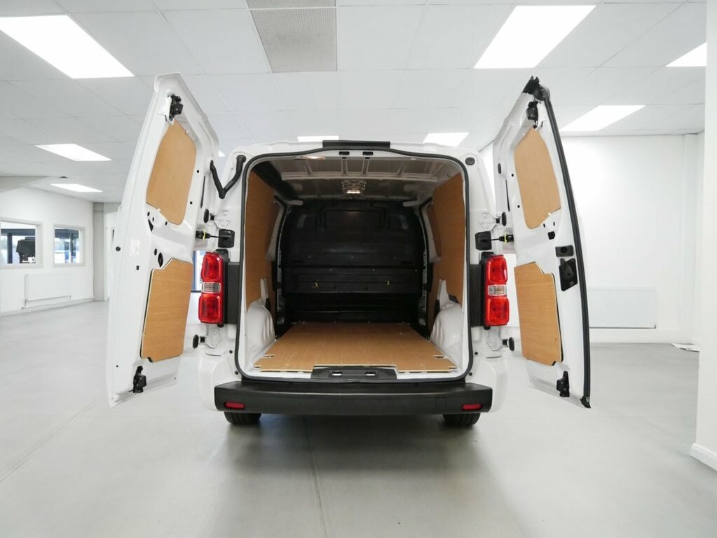 Vauxhall Vivaro Dynamic White #12