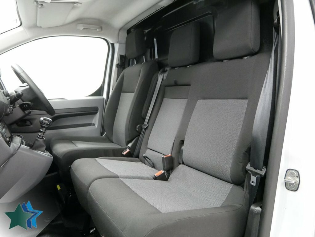Vauxhall Vivaro 1.5L Turbo D 2900 Sportive Panel Van 6Dr Ma White #5