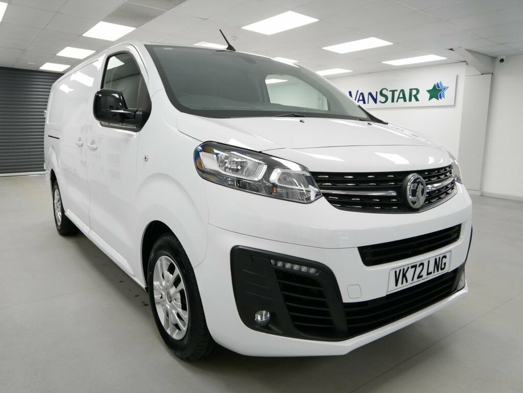 Vauxhall Vivaro Dynamic White #8