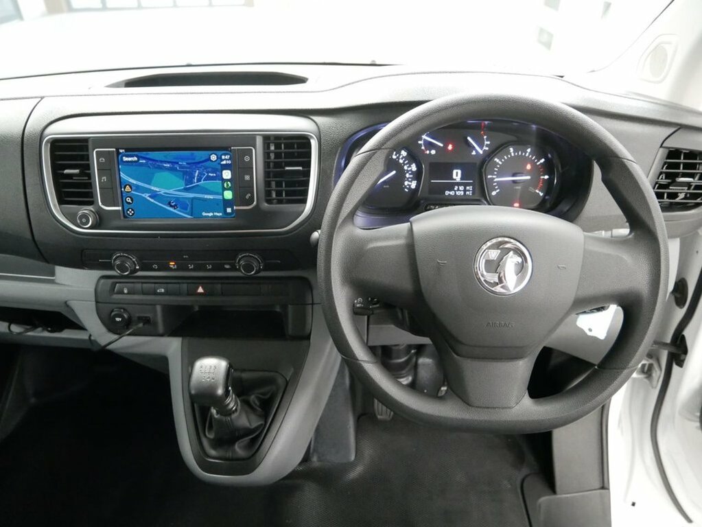 Vauxhall Vivaro Dynamic White #14