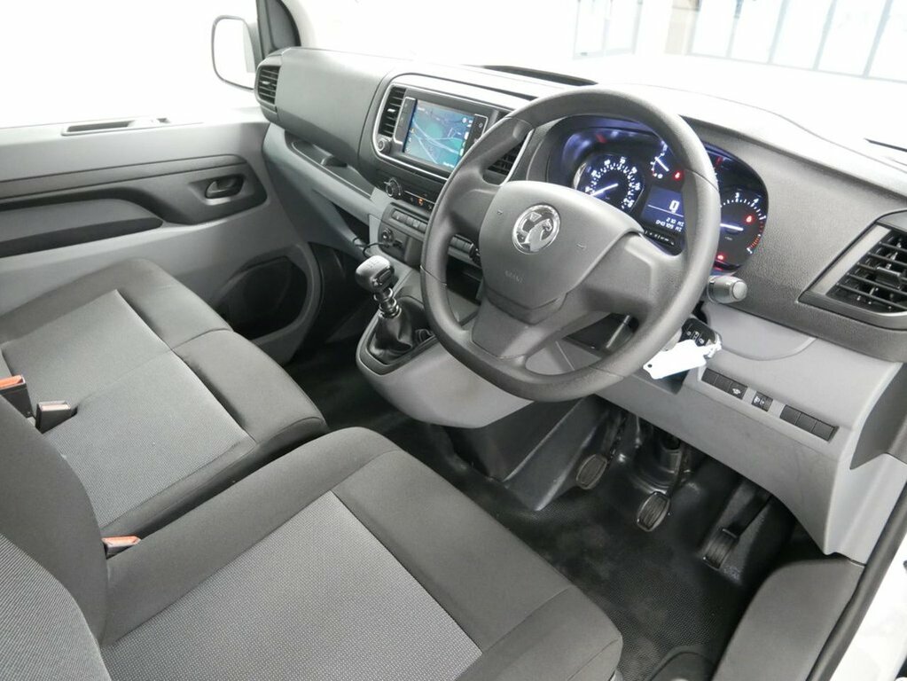Vauxhall Vivaro Dynamic White #13