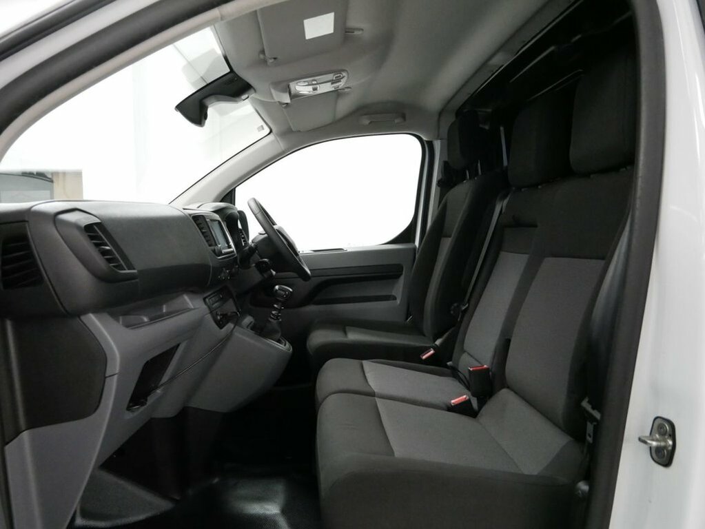 Vauxhall Vivaro Dynamic White #22