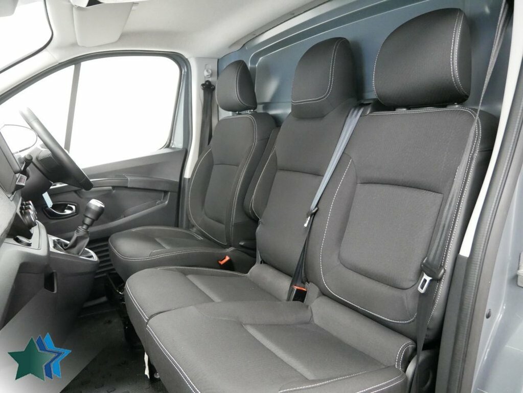 Nissan Primastar 2L 2.0 Dci 30 Tekna Panel Van L1 Grey #3