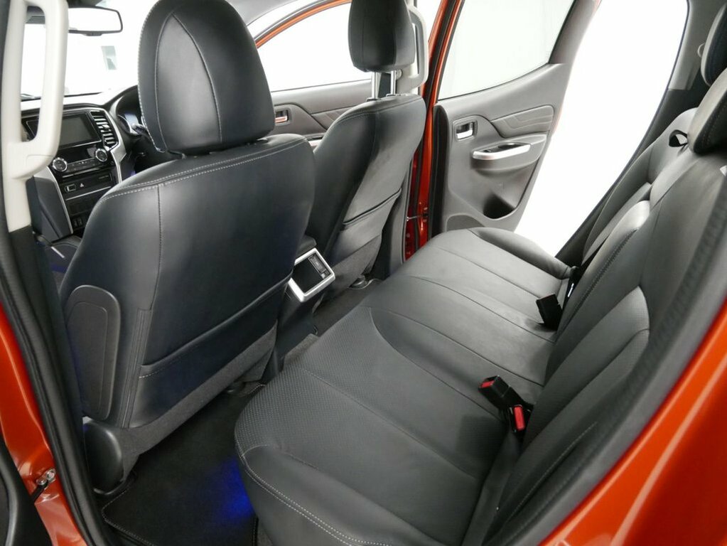 Mitsubishi L200 Double Cab Di-d 150 Barbarian 4Wd Silver #31