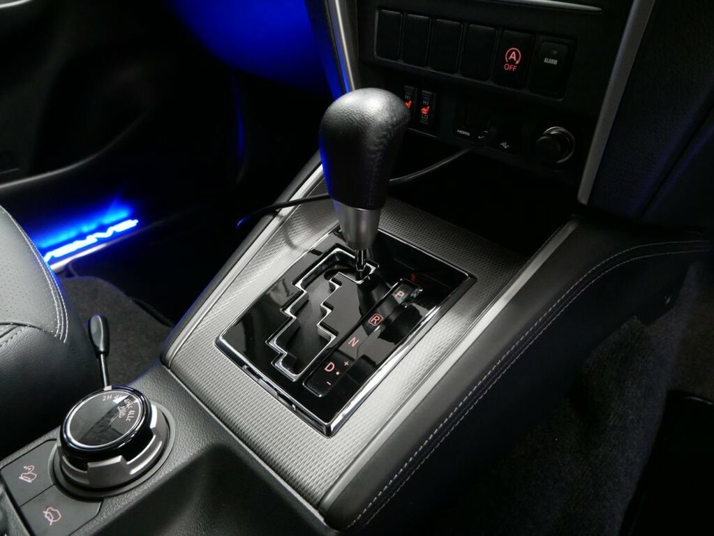 Mitsubishi L200 Double Cab Di-d 150 Barbarian 4Wd Silver #17