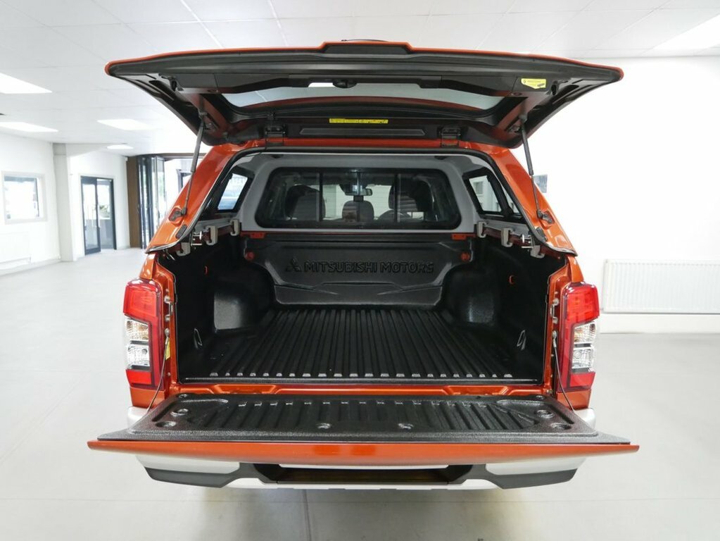 Mitsubishi L200 2.3L 2.2 Di-d Dc Barbarian Pickup Double Cab D Orange #2