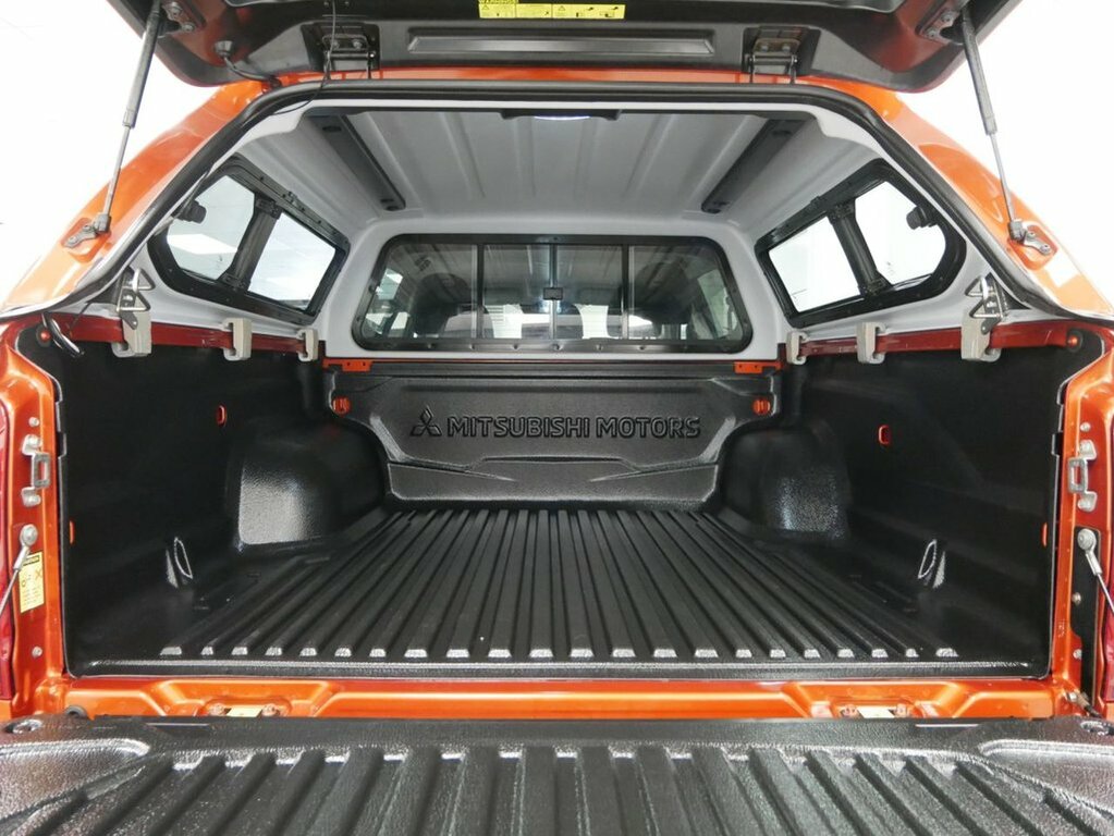 Mitsubishi L200 Double Cab Di-d 150 Barbarian 4Wd Silver #28