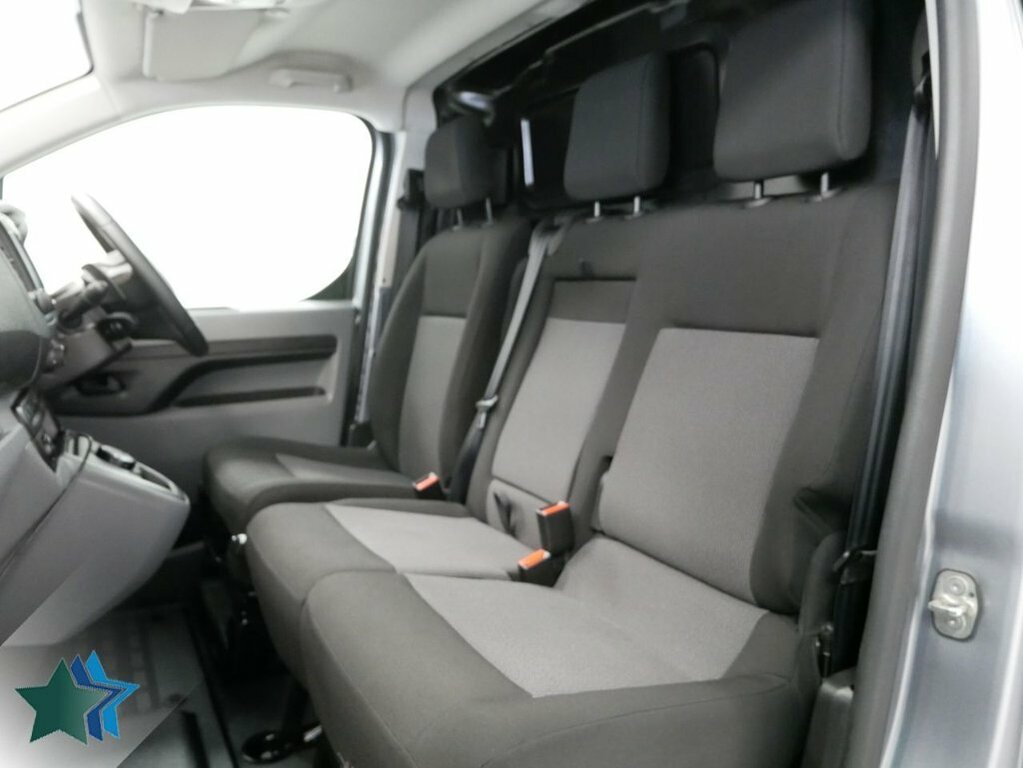 Vauxhall Vivaro 2L 2.0 Turbo D 3100 Elite Panel Van 6Dr Aut Grey #3