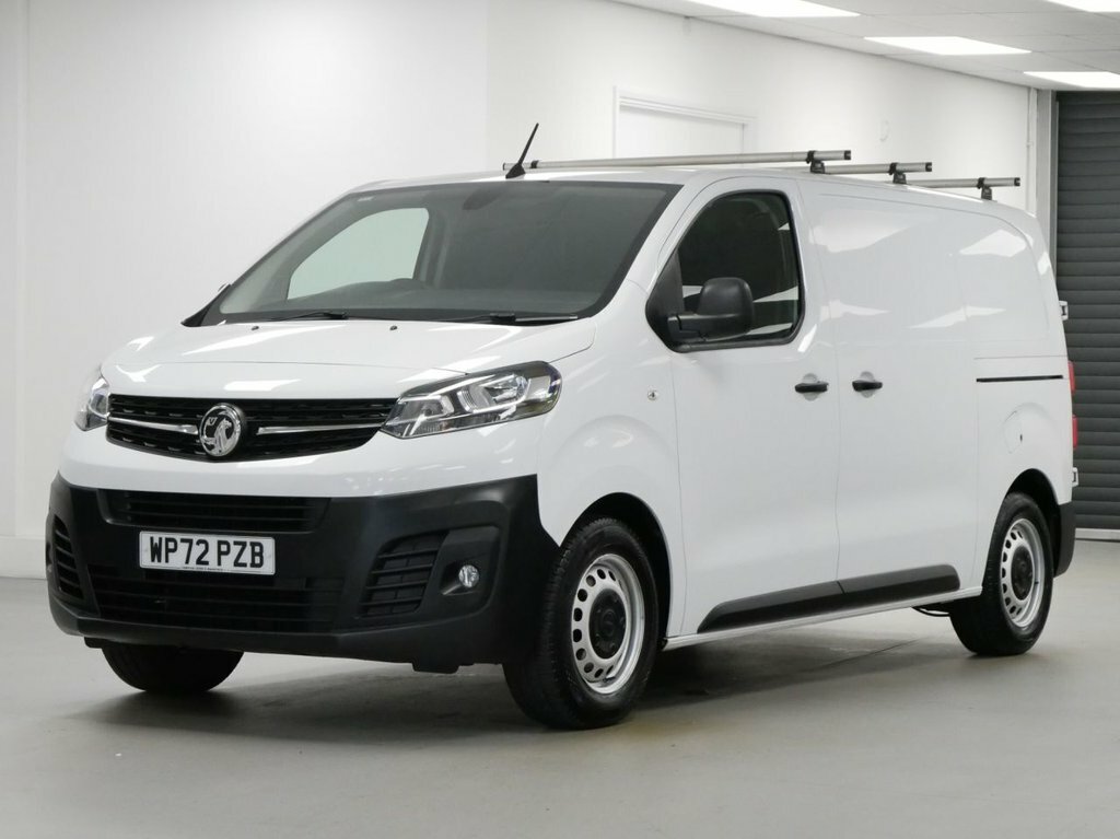 Vauxhall Vivaro 1.5L Turbo D 2700 Dynamic Panel Van 6Dr Man White