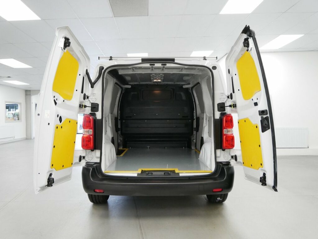 Vauxhall Vivaro 1.5L Turbo D 2700 Dynamic Panel Van 6Dr Man White #4