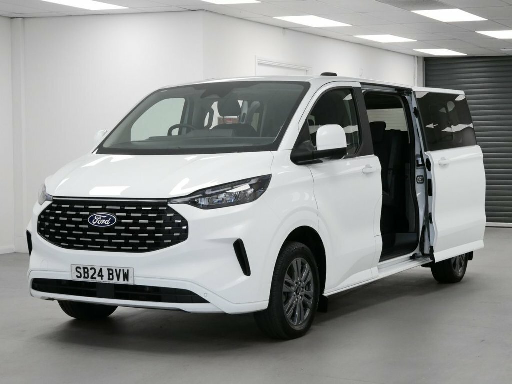 Ford Tourneo Custom 2L 2.0 320 Ecoblue Titanium Luxe Minibus Double Ca White