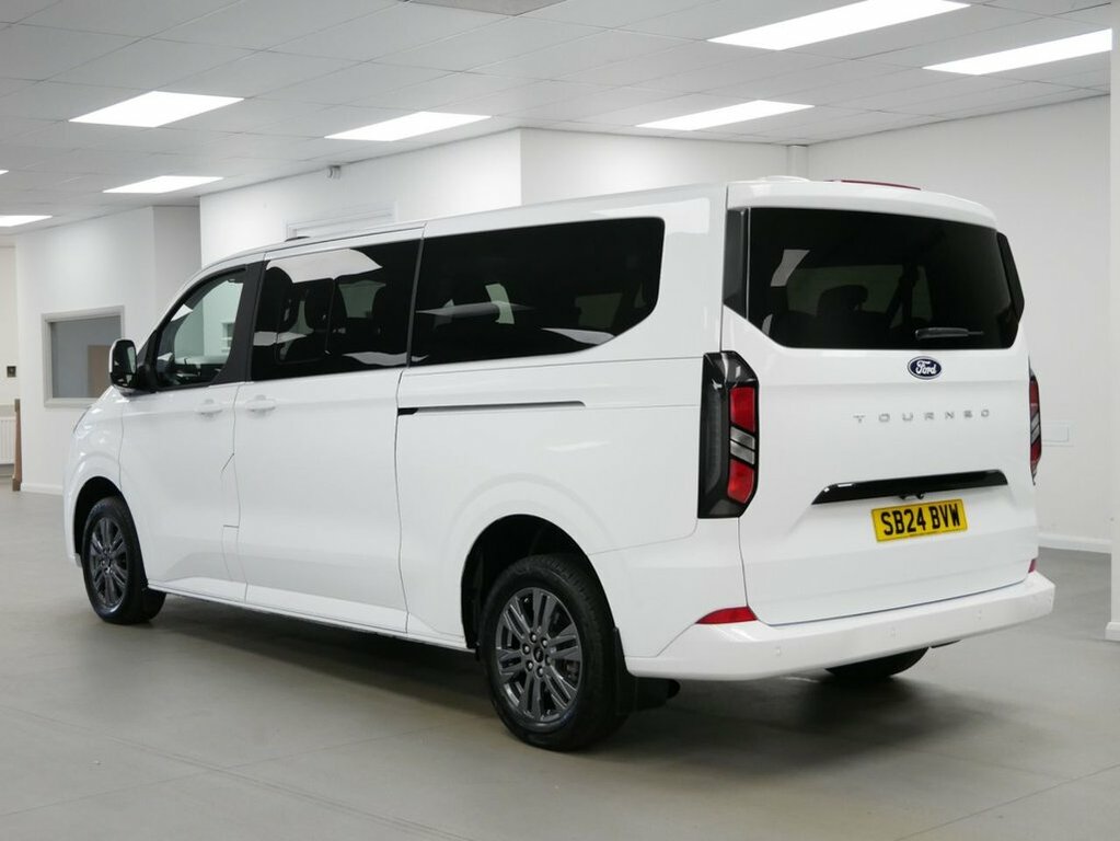 Ford Tourneo Custom 2.0 320 Ecoblue Titanium Luxe Minibus Double Cab 5  #11