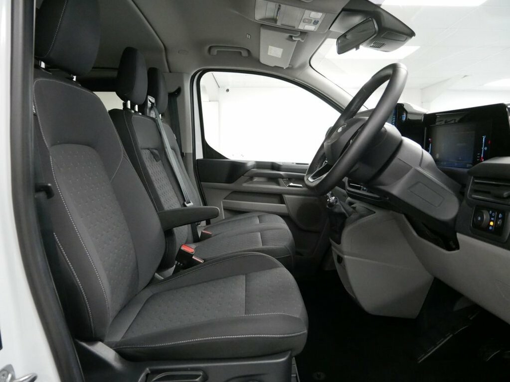 Ford Tourneo Custom 2.0 320 Ecoblue Titanium Luxe Minibus Double Cab 5  #17