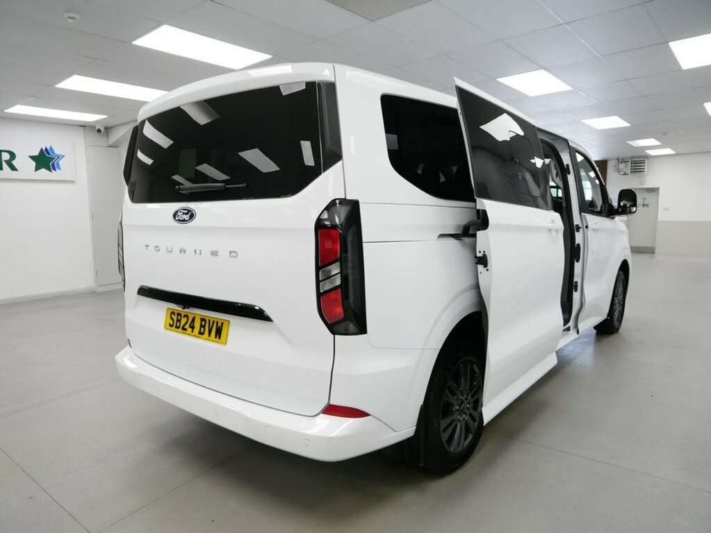 Ford Tourneo Custom 2.0 320 Ecoblue Titanium Luxe Minibus Double Cab 5  #25