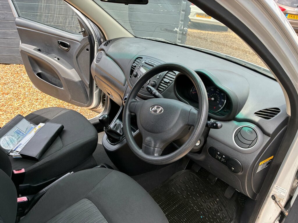 Hyundai I10 Red #9