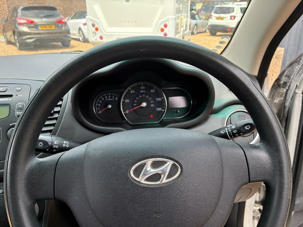 Hyundai I10 Red #10