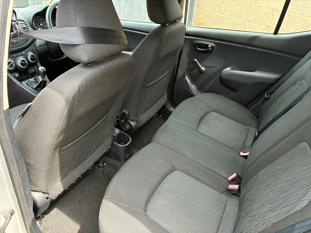 Hyundai I10 Red #7
