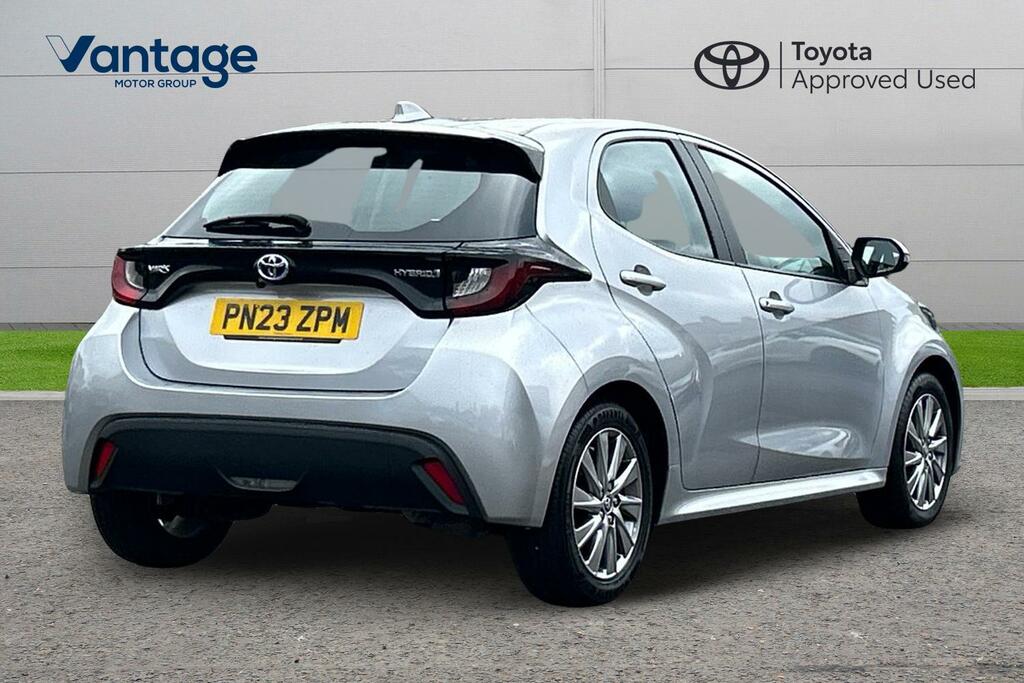 Toyota Yaris 1.5 Vvt-h Icon E-cvt Euro 6 Ss PN23ZPM Silver #3