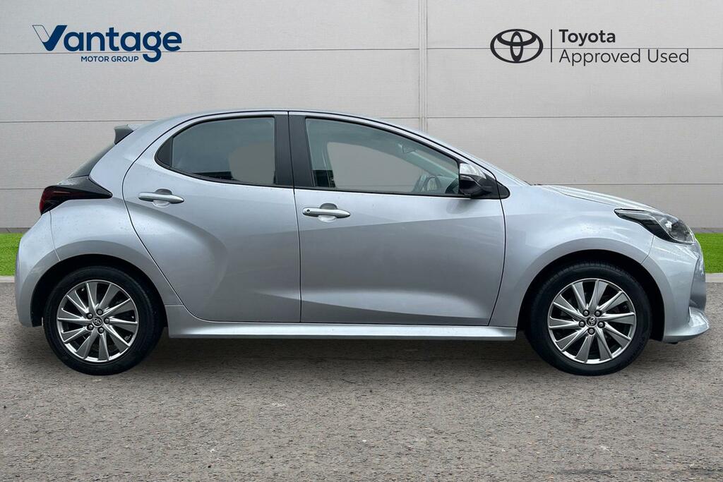 Toyota Yaris 1.5 Vvt-h Icon E-cvt Euro 6 Ss PN23ZPM Silver #2