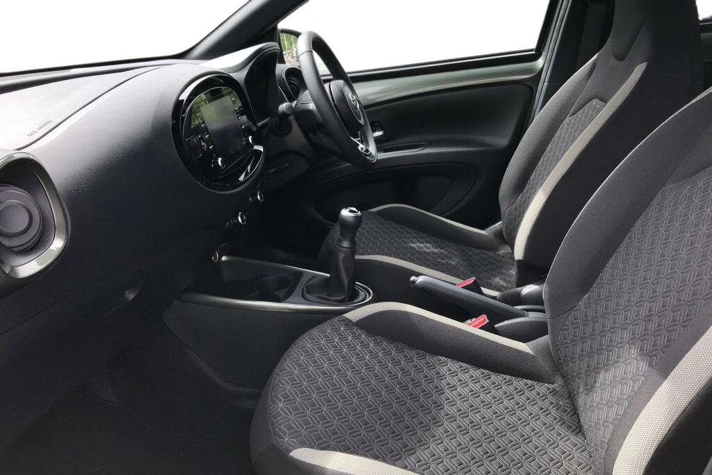 Toyota Aygo X 1.0 Vvt-i Edge Euro 6 Ss PJ23YYE Green #5