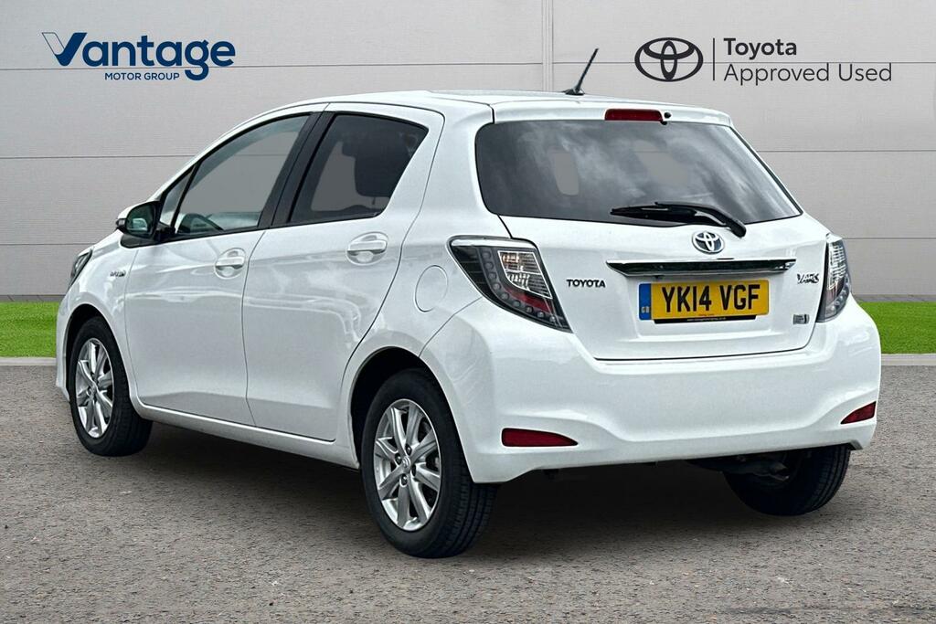 Toyota Yaris 1.5 Vvt-h Icon Plus Cvt Euro 5 YK14VGF White #4