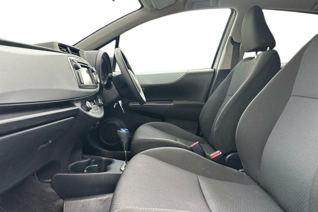 Toyota Yaris 1.5 Vvt-h Icon Plus Cvt Euro 5 YK14VGF White #5