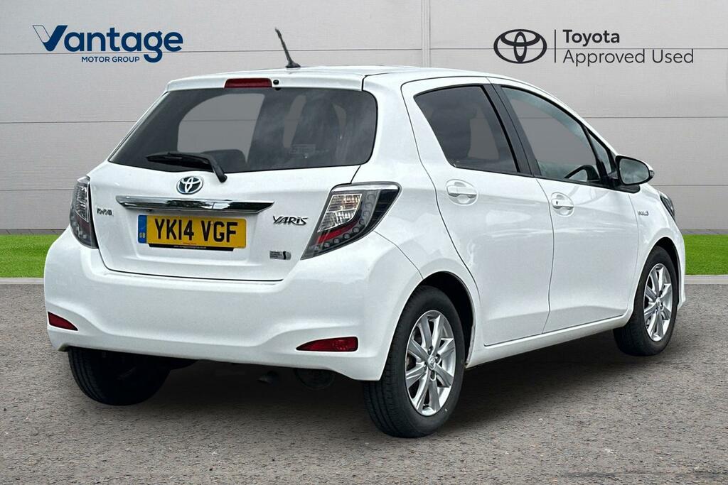 Toyota Yaris 1.5 Vvt-h Icon Plus Cvt Euro 5 YK14VGF White #2
