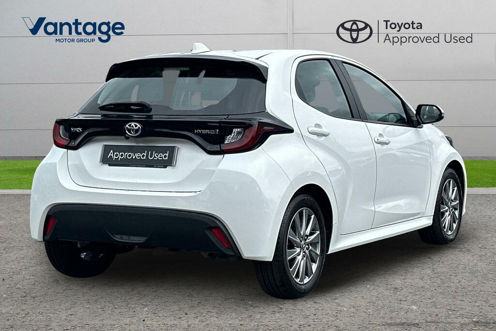 Toyota Yaris 1.5 Vvt-h Icon E-cvt Euro 6 Ss LT23PJV White #2