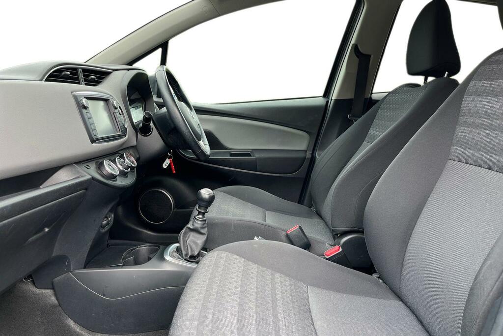 Toyota Yaris 1.33 Dual Vvt-i Icon Hatchback E YJ66OOZ Grey #5