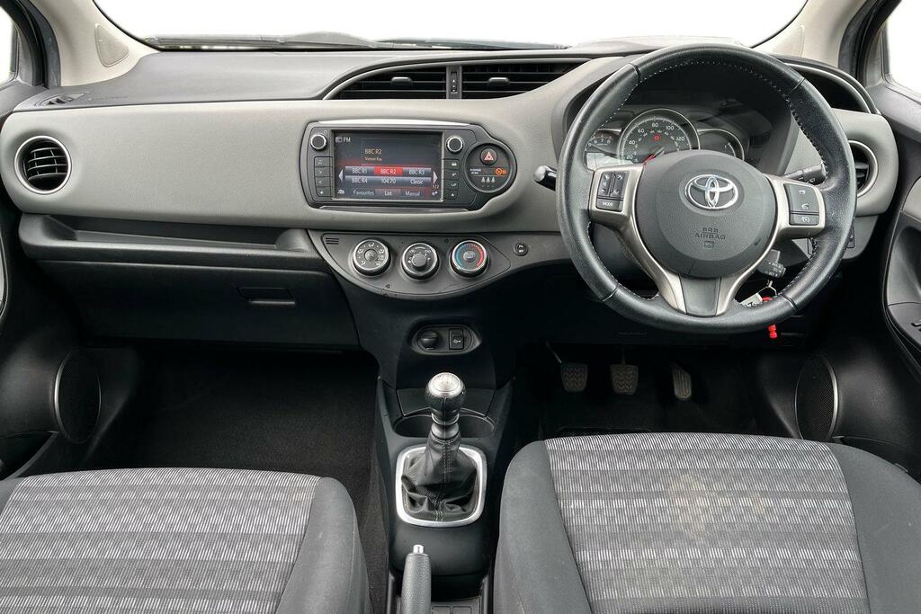 Toyota Yaris 1.33 Dual Vvt-i Icon Hatchback E YJ66OOZ Grey #6