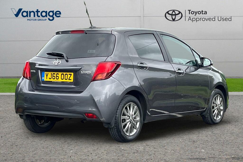 Toyota Yaris 1.33 Dual Vvt-i Icon Hatchback E YJ66OOZ Grey #2