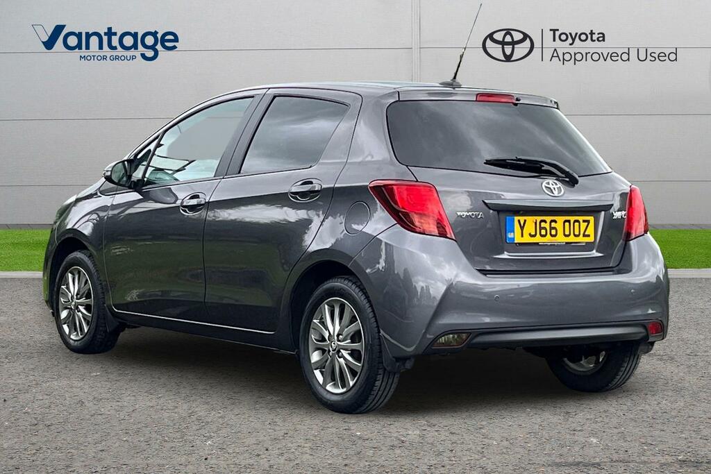 Toyota Yaris 1.33 Dual Vvt-i Icon Hatchback E YJ66OOZ Grey #4
