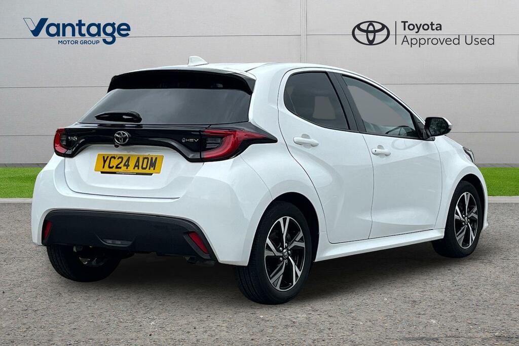 Toyota Yaris 1.5 Vvt-h Design Hatchback Hybrid E-cvt YC24AOM White #2