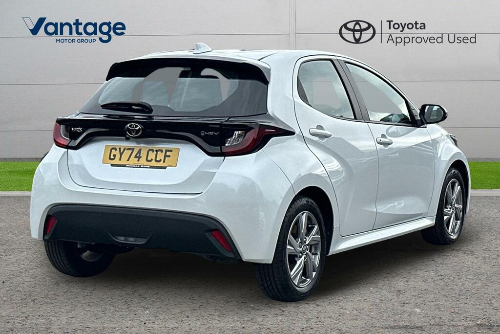 Toyota Yaris 1.5 Vvt-h Icon E-cvt Euro 6 Ss GY74CCF White #2
