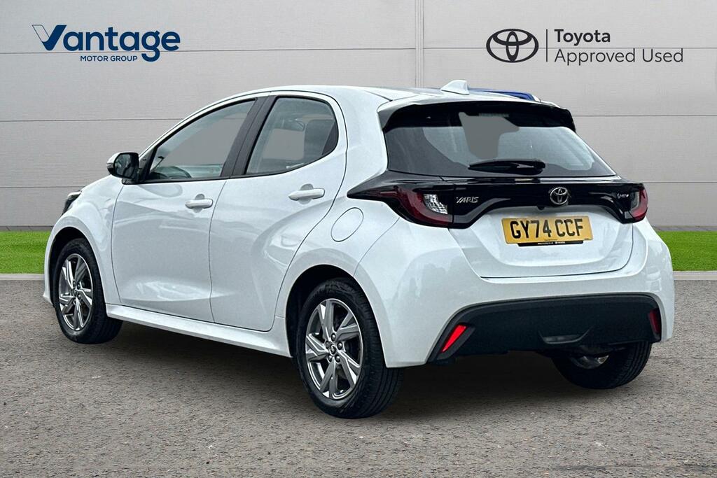 Toyota Yaris 1.5 Vvt-h Icon E-cvt Euro 6 Ss GY74CCF White #4